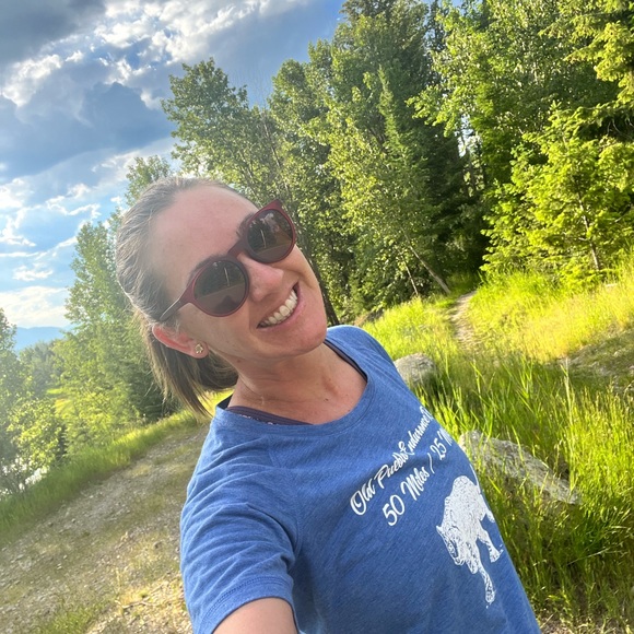 Meet your Posher, Mandi - Picture 1 of 1